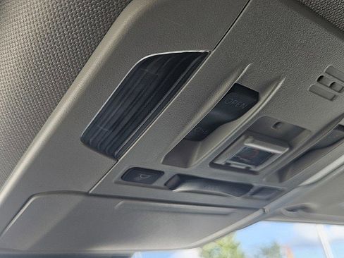 Used 2022 Toyota Highlander XLE image 16