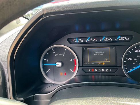 Used 2017 Ford F250 XLT w/ XLT Premium Package AWD/4WD image 25