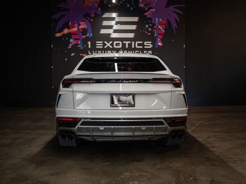 Used 2019 Lamborghini Urus image 5