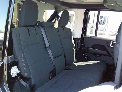 Used 2023 Jeep Wrangler Unlimited Sahara AWD/4WD image 17