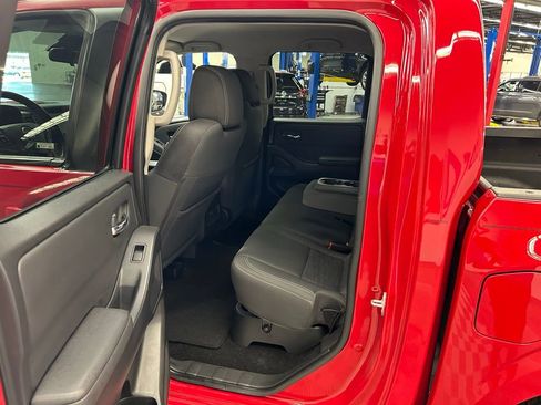 Used 2022 Nissan Frontier SV AWD/4WD image 18