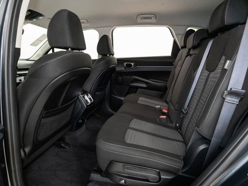 Certified 2025 Kia Sorento LX image 25