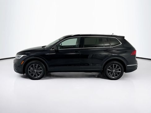 Used 2023 Volkswagen Tiguan SE w/ Panoramic Sunroof Package FWD image 8