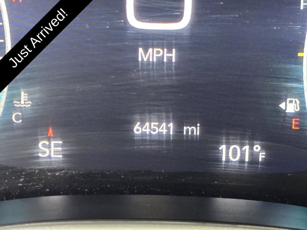 Certified 2024 Chrysler Pacifica Touring-L FWD image 38