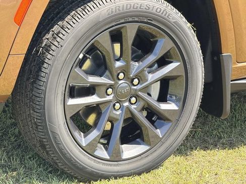New 2026 Jeep Grand Cherokee L Limited AWD/4WD image 19