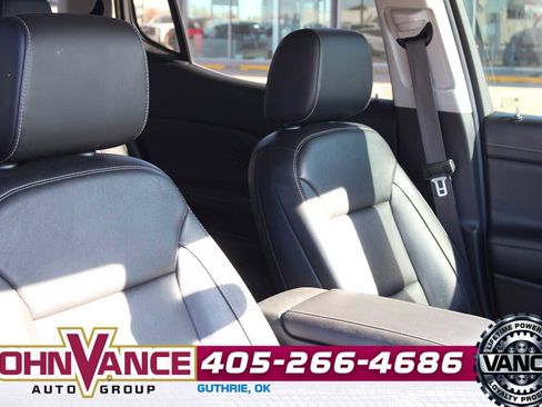 Used 2020 GMC Acadia SLT w/ Driver Alert Package II image 17