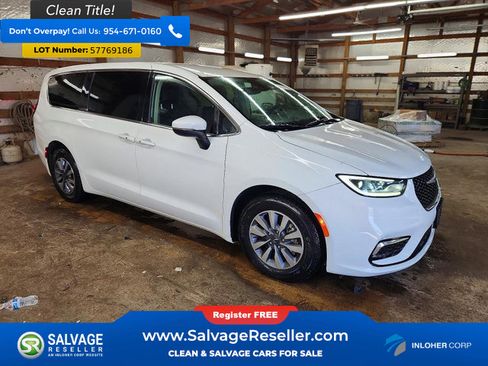 Used 2023 Chrysler Pacifica Touring-L FWD image 5