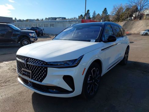 New 2026 Lincoln Nautilus Reserve image 3