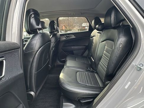 Used 2025 Kia Sportage SX image 13