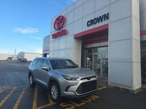 Used 2025 Toyota Grand Highlander AWD image 1