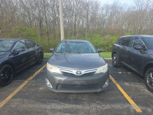 Used 2013 Toyota Camry XLE w/ Convenience Pkg image 2