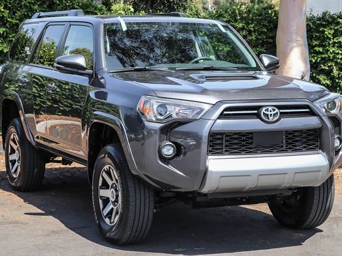 Used 2022 Toyota 4Runner TRD Off-Road Premium w/ Moonroof Package AWD/4WD image 3