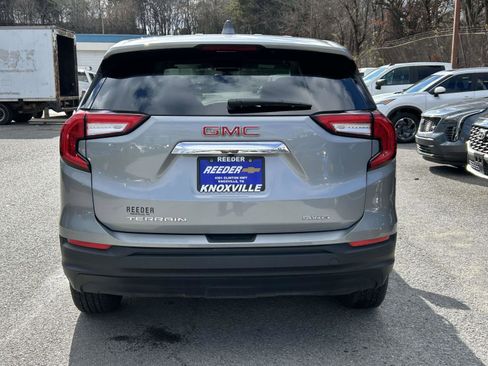 Used 2024 GMC Terrain SLE image 4
