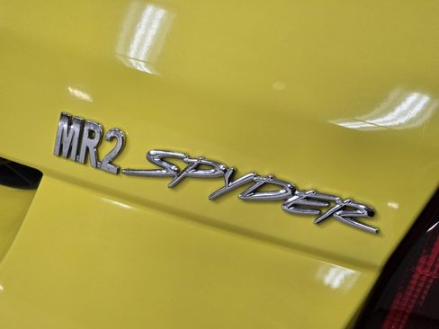 Used 2000 Toyota MR2 Base image 13