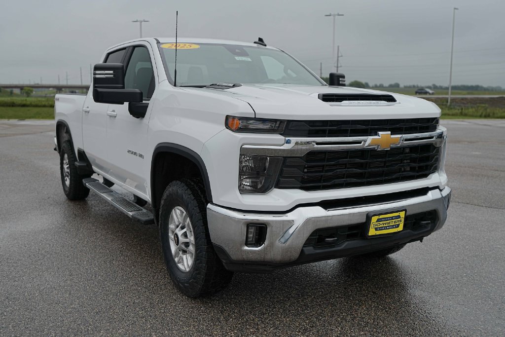 Used 2025 Chevrolet Silverado 2500 LT w/ Convenience Package AWD/4WD image 5