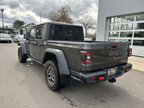 Used 2024 Jeep Gladiator Rubicon w/ Technology Group image 3