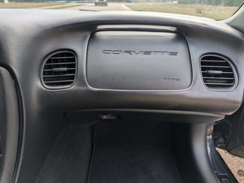 Used 2000 Chevrolet Corvette Base 2dr Coupe w/ Roof Pkg image 20