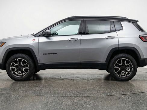 Used 2025 Jeep Compass Trailhawk AWD/4WD image 5