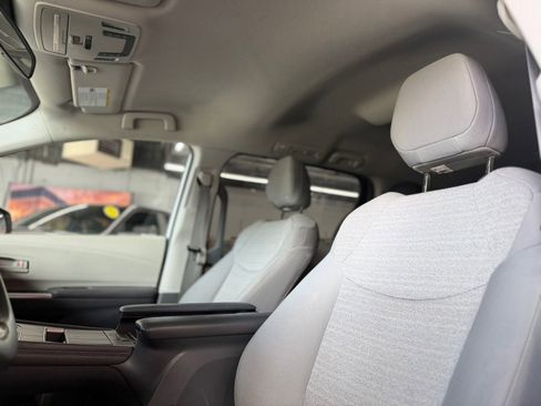 Used 2021 Toyota Sienna LE FWD image 29