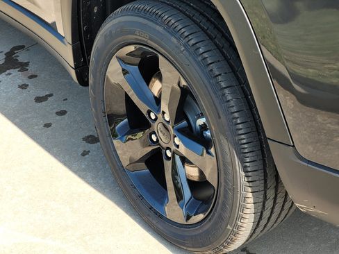 New 2025 Jeep Grand Cherokee L Altitude image 5