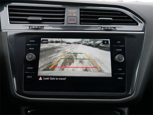 Certified 2024 Volkswagen Tiguan SE image 29