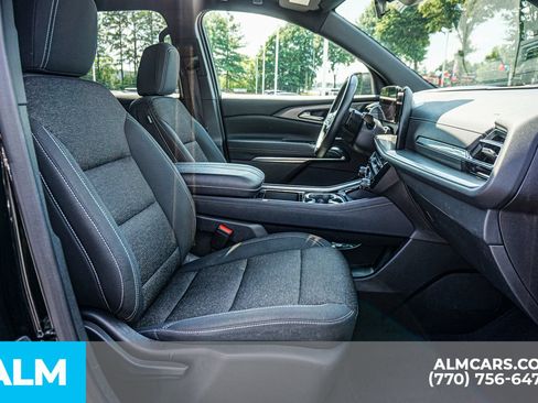 Used 2025 Chevrolet Traverse LT FWD image 23