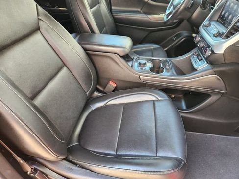 Used 2022 GMC Acadia SLT w/ Elevation Edition FWD image 11