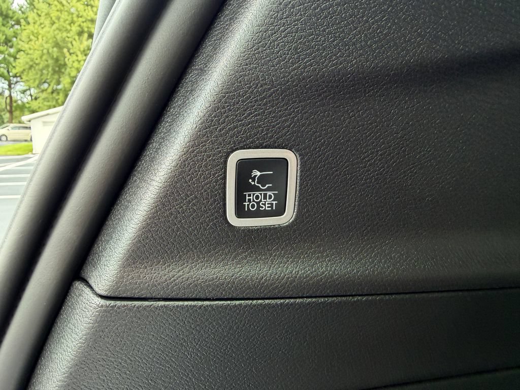 New 2027 Chrysler Pacifica Select AWD/4WD image 13