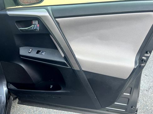 Used 2015 Toyota RAV4 XLE image 14