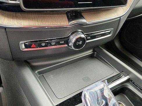 New 2026 Volvo XC60 B5 Ultra w/ Protection Package Premier AWD/4WD image 18
