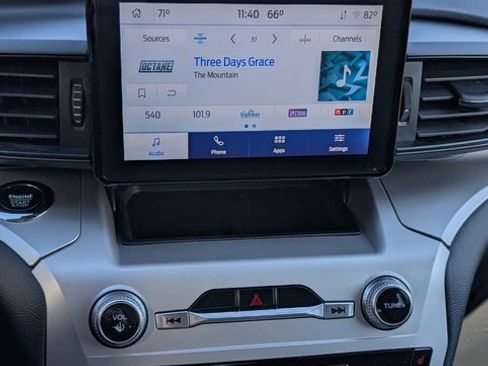 Used 2022 Ford Explorer XLT image 14