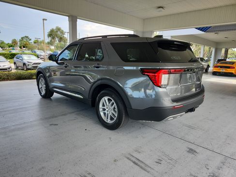 Used 2025 Ford Explorer Active w/ Active Comfort Package RWD image 3