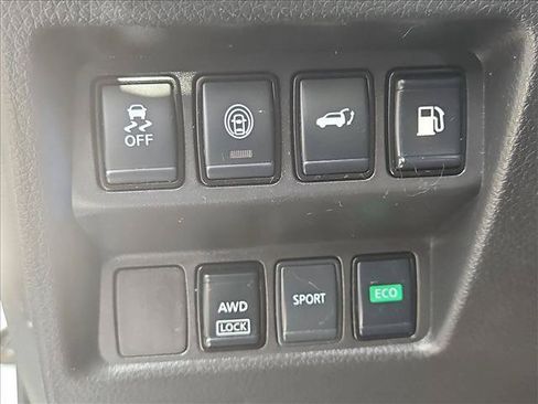 Used 2020 Nissan Rogue SV AWD/4WD image 17