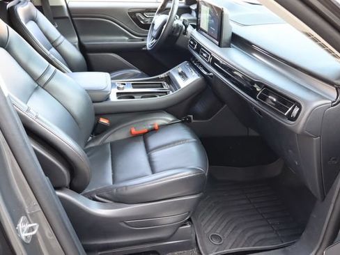 Used 2025 Lincoln Aviator AWD w/ Jet Appearance Package image 18