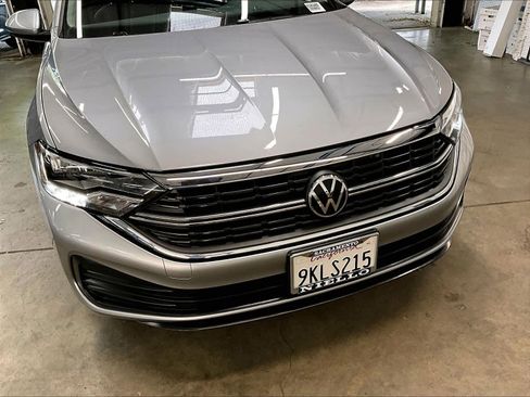 Used 2024 Volkswagen Jetta SE FWD image 32