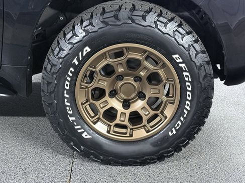 Used 2016 Toyota Land Cruiser image 6