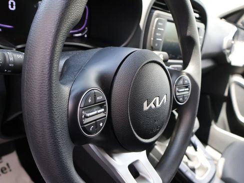Used 2025 Kia Soul LX FWD image 14