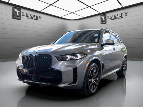 Used 2025 BMW X5 xDrive40i w/ M Sport Package AWD/4WD image 4