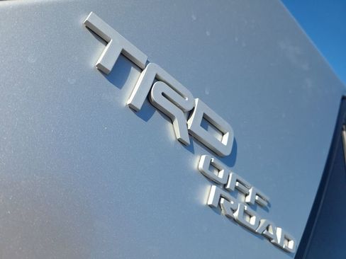 Used 2020 Toyota 4Runner TRD Off-Road Premium AWD/4WD image 16