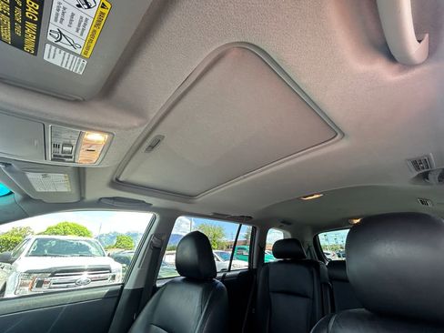 Used 2012 Toyota Highlander 4WD Hybrid w/ Leather Pkg image 30