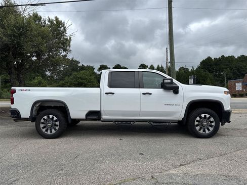 Used 2022 Chevrolet Silverado 2500 Custom w/ Custom Value Package AWD/4WD image 14