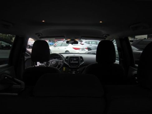 Used 2019 Jeep Cherokee Latitude w/ Popular Appearance Group image 24