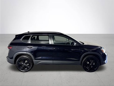 New 2025 Volkswagen Taos SE image 5