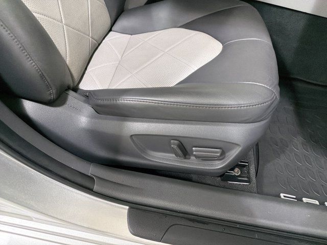 Used 2018 Toyota Camry XLE FWD image 37