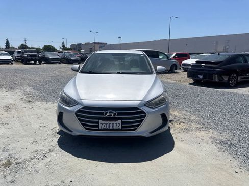 Used 2017 Hyundai Elantra SE FWD image 2