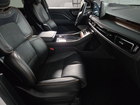 Certified 2025 Lincoln Aviator Black Label image 18