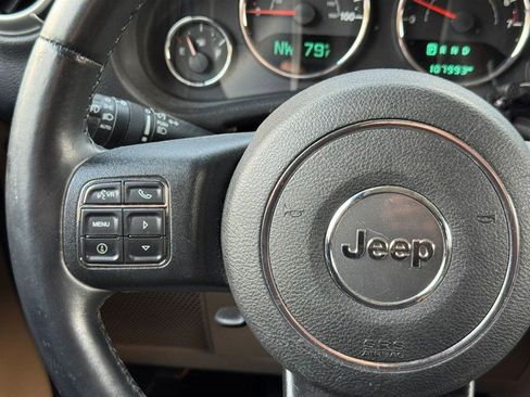 Used 2015 Jeep Wrangler Unlimited Rubicon w/ Connectivity Group image 15