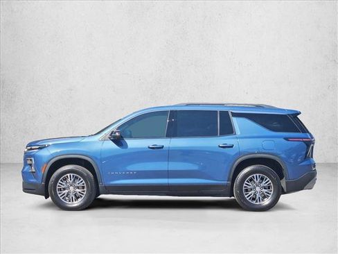 Used 2025 Chevrolet Traverse LT w/ Driver Confidence Package FWD image 5