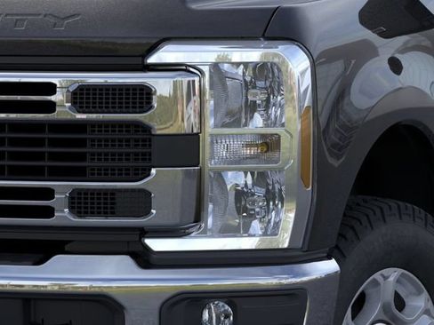 New 2026 Ford F250 XLT w/ FX4 Off-Road Package AWD/4WD image 18
