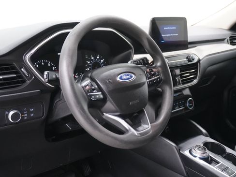 Used 2020 Ford Escape SE image 9